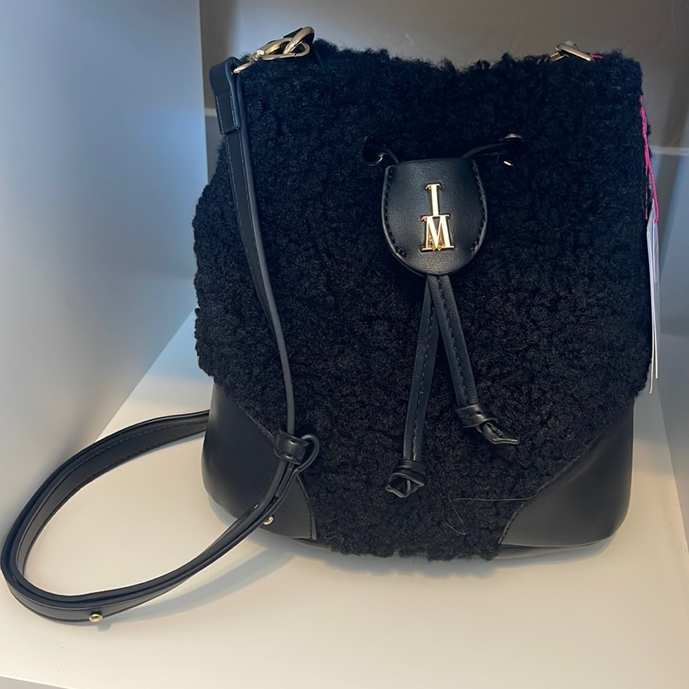 NWT Isaac Mizrahi faux teddy and faux leather unique purse 🖤